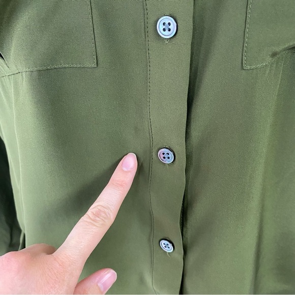 Elizabeth And James Army Green 100% Silk Button Down Blouse Size M Collarless - Picture 9 of 14